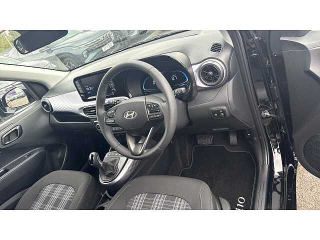 Hyundai i10 i10 5Dr HAT 1.2 MPi 79ps Premium NAV AU